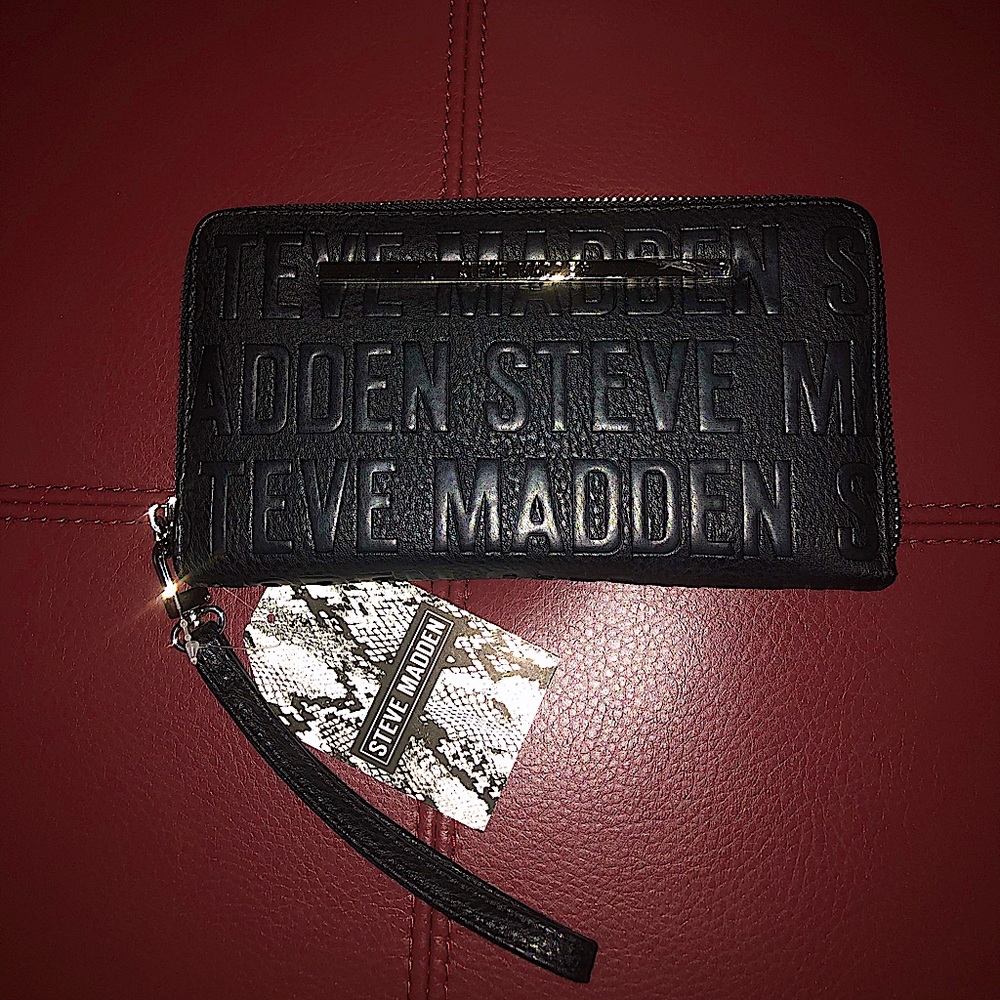 Black Steve Madden Wristlet